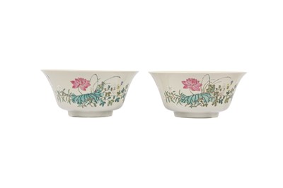 Lot 374 - A PAIR OF CHINESE FAMILLE ROSE 'BLOSSOMS' BOWLS.