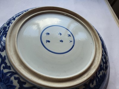 Lot 152 - A CHINESE BLUE AND WHITE 'LOTUS SCROLL' CHARGER.