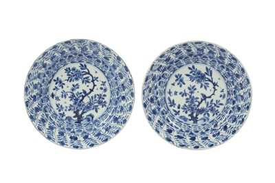 Lot 169 - A PAIR OF CHINESE BLUE AND WHITE 'BLOSSOMS' DISHES.