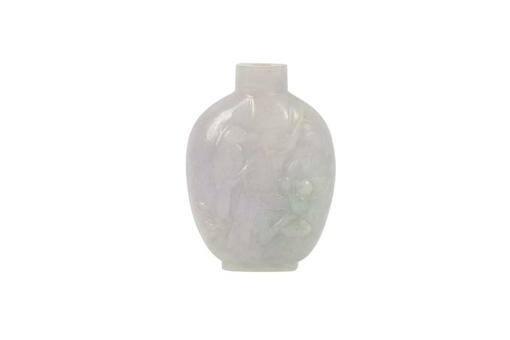 Lot 74 - A CHINESE LAVENDER JADEITE SNUFF BOTTLE.