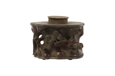 Lot 523 - A CHINESE WOOD AND PEWTER 'PINE' TEA CADDY AND COVER.