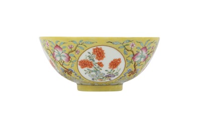 Lot 409 - A CHINESE FAMILLE ROSE YELLOW-GROUND 'MEDALLION' BOWL.