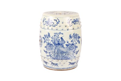 Lot 446 - A CHINESE BLUE AND WHITE BARREL-SHAPED GARDEN SEAT.