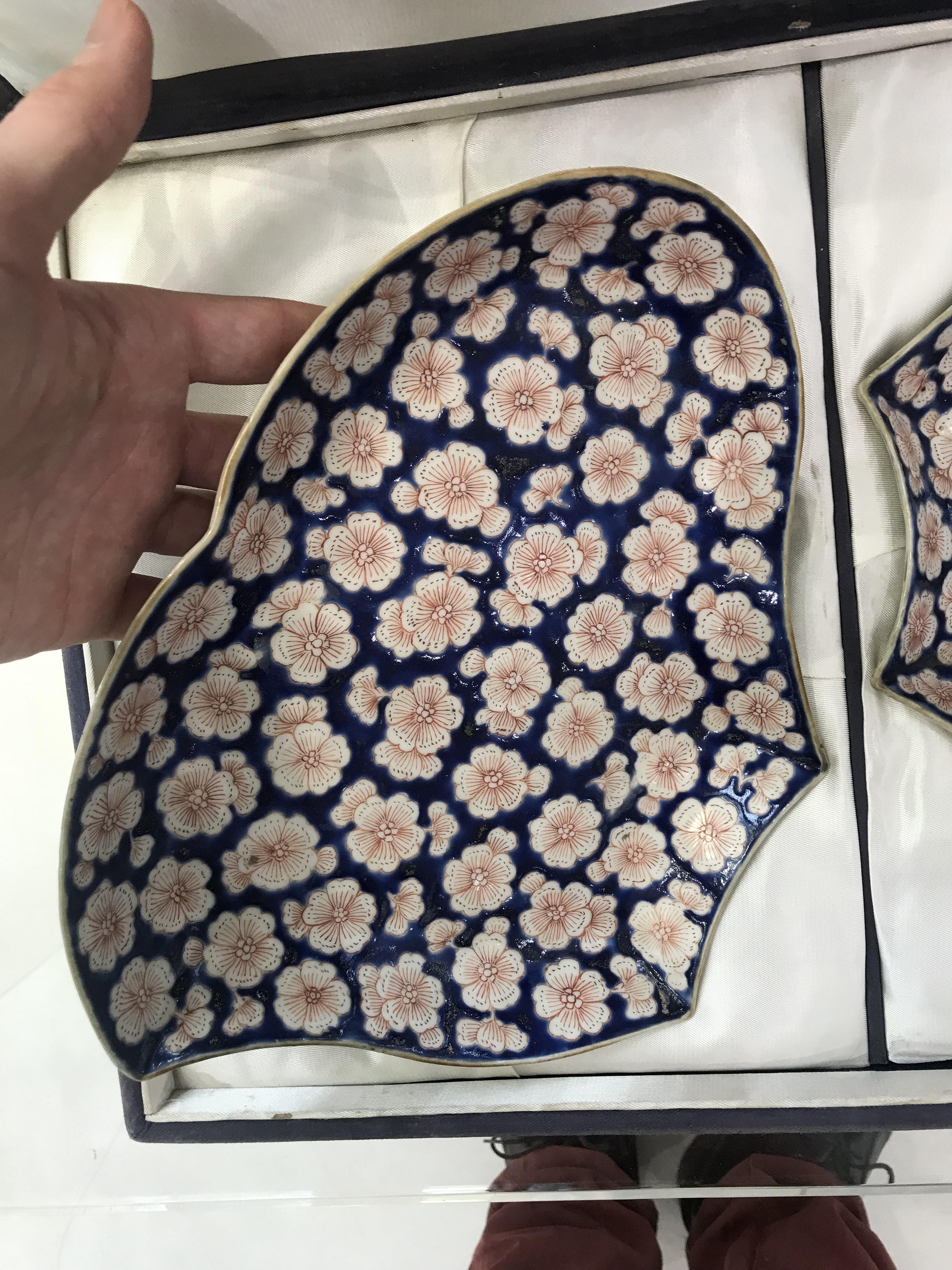 Lot 443 TWO CHINESE PORCELAIN PLATES, 19 TH CENTURY