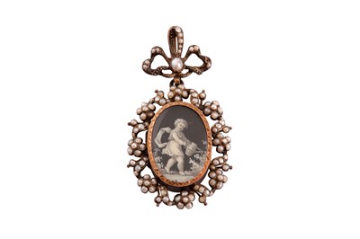 Lot 701 - A SEED PEARL AND HAIRWORK PENDANT, LATE 19th / EARLY 20th CENTURY