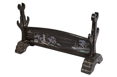 Lot 946 - A JAPANESE NAGASAKI LACQUER AND MOTHER OF PEARL SWORD STAND, EARLY 20TH CENTURY