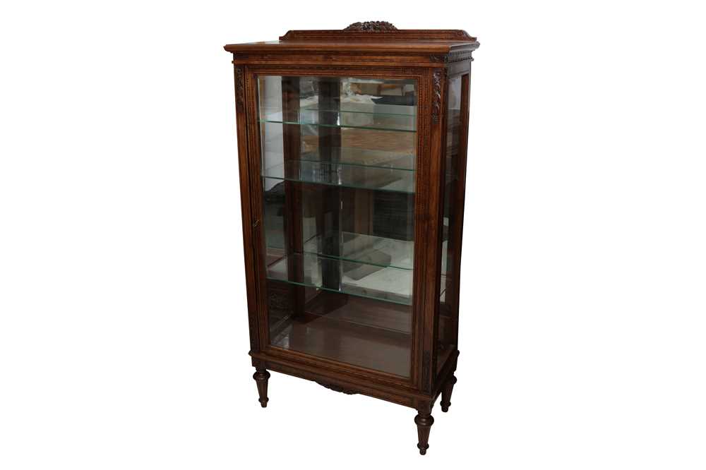 Lot 226 - AN ITALIAN WALNUT DISPLAY CABINET, EARLY 20TH CENTURY