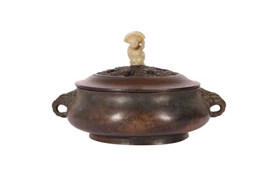 Lot 687 - A CHINESE BRONZE INCENSE BURNER.