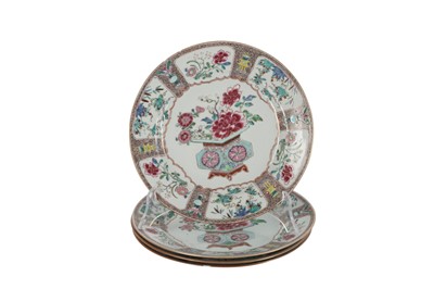 Lot 300 - A SET OF FOUR CHINESE PORCELAIN PLATES, YONGZHENG, LATE 17TH/ EARLY 18TH CENTURY