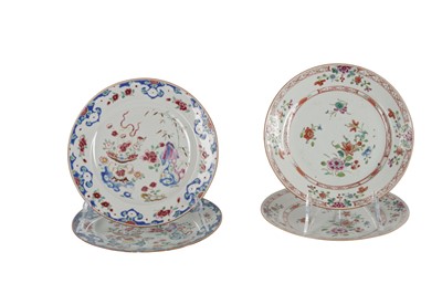 Lot 409 - A PAIR OF 18TH CENTURY CHINESE PORCELAIN PLATES, QIANLONG