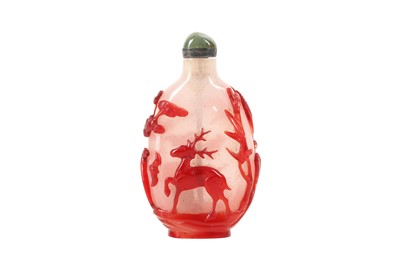 Lot 454 - A CHINESE RED-OVERLAY GLASS SNUFF BOTTLE