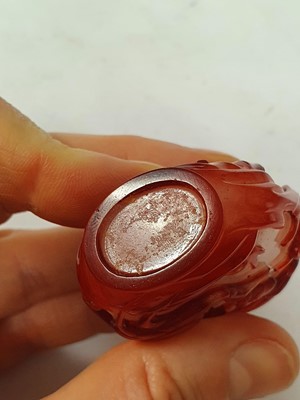 Lot 715 - A CHINESE RED-OVERLAY GLASS SNUFF BOTTLE.