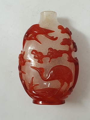 Lot 715 - A CHINESE RED-OVERLAY GLASS SNUFF BOTTLE.