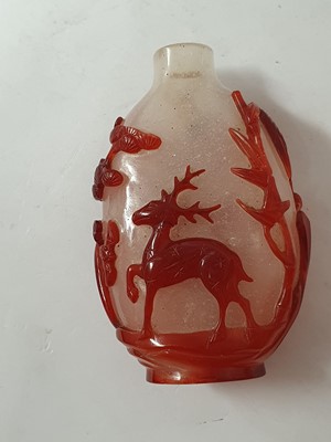 Lot 715 - A CHINESE RED-OVERLAY GLASS SNUFF BOTTLE.