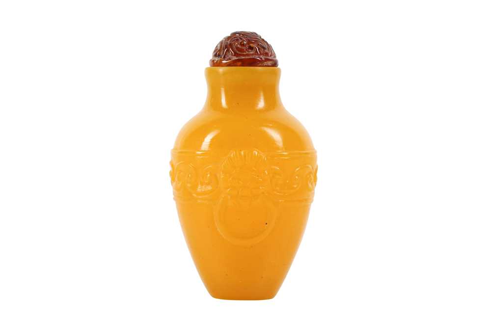 Lot 924 - A CHINESE YELLOW BEIJING GLASS SNUFF BOTTLE