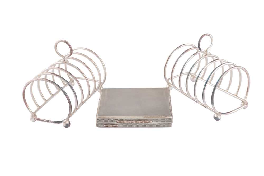 Lot 899 - A PAIR OF ELIZABETH II STERLING SILVER SEVEN BAR TOAST RACKS, LONDON 1972 BY HARRODS