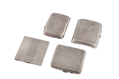 Lot 905 - A MIXED GROUP - AN EARLY 20TH CENTURY POLISH 875 STANDARD SILVER COMPACT, WARSAW CIRCA 1930