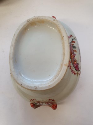 Lot 594 - A RARE CHINESE MANDARIN PALETTE SAUCE TUREEN AND STAND.