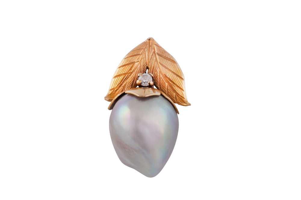 Lot 160 - A cultured pearl and diamond pendant