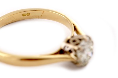 Lot 86 - A diamond single-stone ring