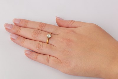 Lot 86 - A diamond single-stone ring