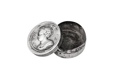 Lot 71 - A Queen Anne silver commemorative patch box, London circa 1705 by TI with rosette below?