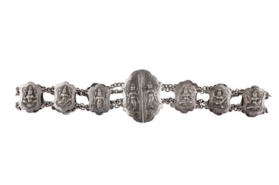 Lot 211 - AN EARLY 20TH CENTURY ANGLO – INDIAN UNMARKED SILVER BELT AND BUCKLE, PROBABLY BOMBAY CIRCA 1930