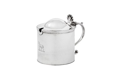 Lot 623 - A George III sterling silver mustard pot, London 1768 by William Abdy I (first reg. 24th June 1763)