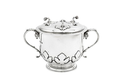 Lot 565 - A George V sterling silver porringer cup and cover, London 1923 by Catchpole & Williams Ltd