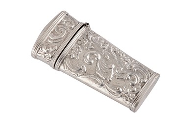 Lot 144 - A CAST UNMARKED SILVER ETUI CASE IN THE 18TH CENTURY STYLE