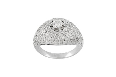 Lot 126 - A diamond bombé ring
