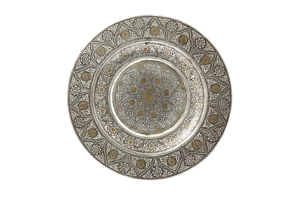 Lot 475 - A SILVER AND GOLD-INLAID (KOFTGARI) STEEL DISH