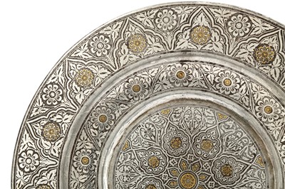 Lot 475 - A SILVER AND GOLD-INLAID (KOFTGARI) STEEL DISH