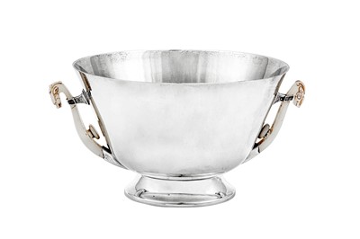 Lot 471 - An early 20th century American sterling silver and jadeite twin handled bowl, New York dated 1928 by Black Starr and Frost