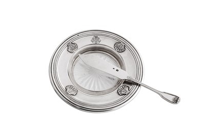 Lot 412 - A set of six early 20th century French 950 standard silver butter dishes and knives, Paris circa 1920 by Jacques Risler (reg. 19th October 1920, biff. 7th feb 1927)