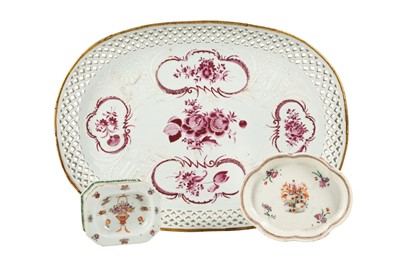 Lot 840 - A CHINESE FAMILLE ROSE RETICULATED TRAY, SALT AND A SPOON TRAY.