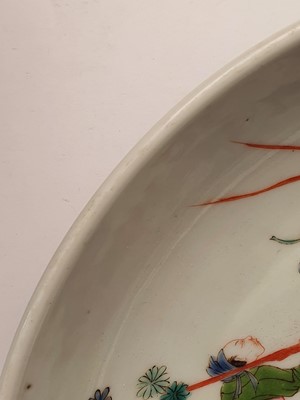 Lot 142 - A CHINESE FAMILLE ROSE 'WATER MARGINS' DISH.