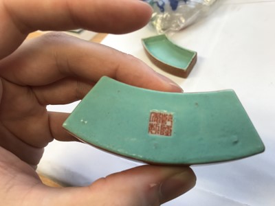 Lot 407 - A CHINESE FAN-SHAPED 'LANDSCAPE' BOX AND COVER.