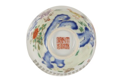 Lot 409 - A CHINESE FAMILLE ROSE 'CHICKEN' CUP.