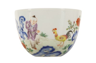 Lot 409 - A CHINESE FAMILLE ROSE 'CHICKEN' CUP.