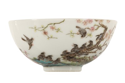 Lot 723 - A CHINESE FAMILLE ROSE 'BLACKBIRDS' TEA BOWL.