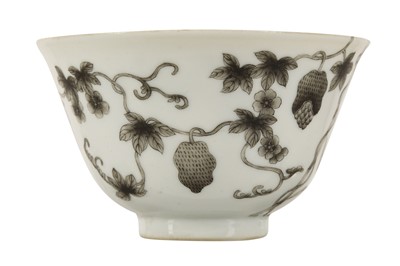 Lot 724 - A CHINESE EN GRISAILLE-DECORATED 'BITTER MELLON' BOWL.