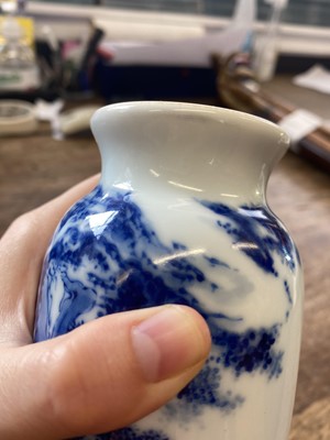 Lot 264 - A CHINESE BLUE AND WHITE VASE.