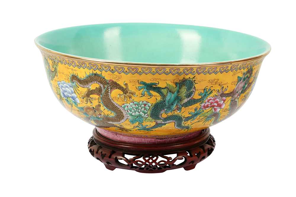 Lot 303 - A CHINESE CANTON PORCELAIN NINE DRAGON BOWL