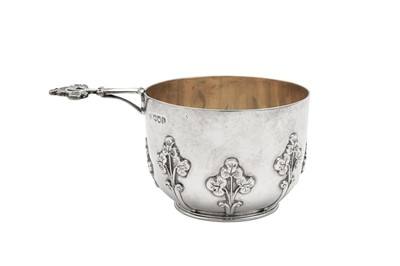 Lot 577 - An Edwardian sterling silver porringer bowl, London 1903 by Goldsmiths and Silversmiths