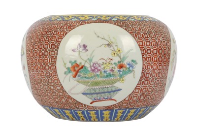 Lot 683 - A CHINESE FAMILLE ROSE WATER POT.
