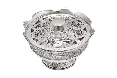 Lot 557 - An Elizabeth II sterling silver commemorative rose bowl, Sheffield 1977 by Cooper Brothers
