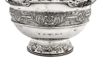 Lot 557 - An Elizabeth II sterling silver commemorative rose bowl, Sheffield 1977 by Cooper Brothers