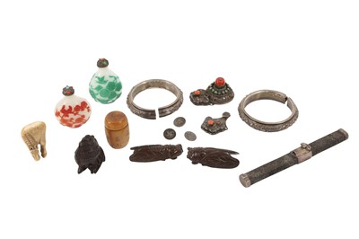 Lot 893 - A SMALL COLLECTION OF ASIAN ITEMS.