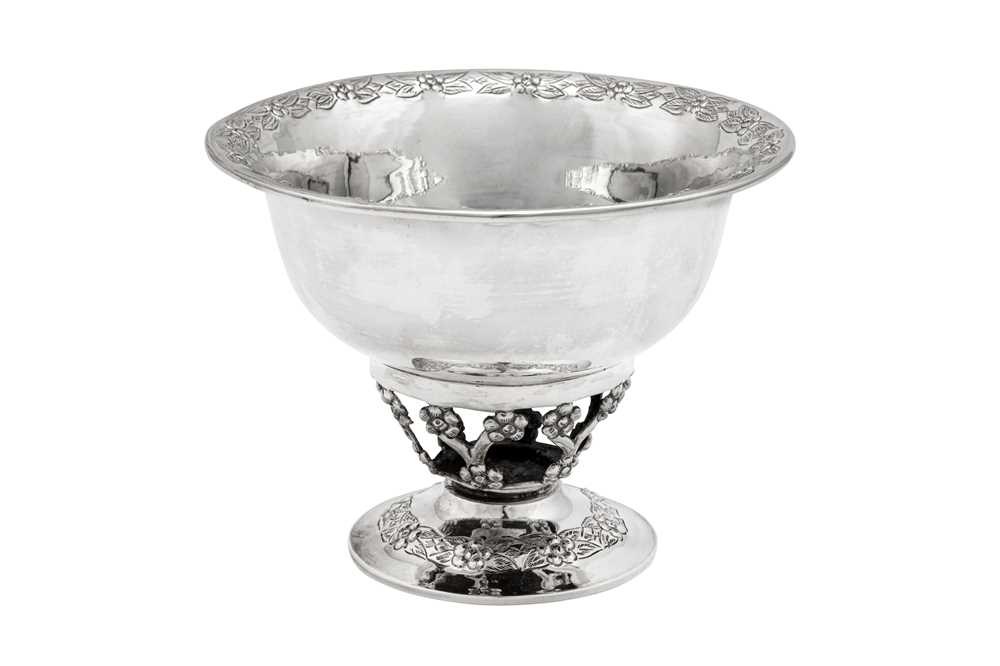 Lot 468 - A mid-20th century Mexican sterling silver pedestal bowl, Mexico City circa 1950 by Sanborn